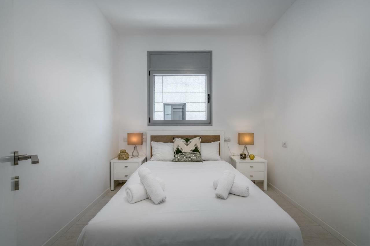 Beautiful Sunny 3 Bedrooms In Font Of The Beach Tel Aviv Eksteriør billede