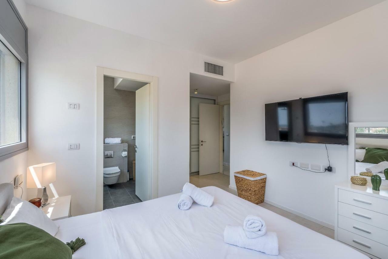 Beautiful Sunny 3 Bedrooms In Font Of The Beach Tel Aviv Eksteriør billede