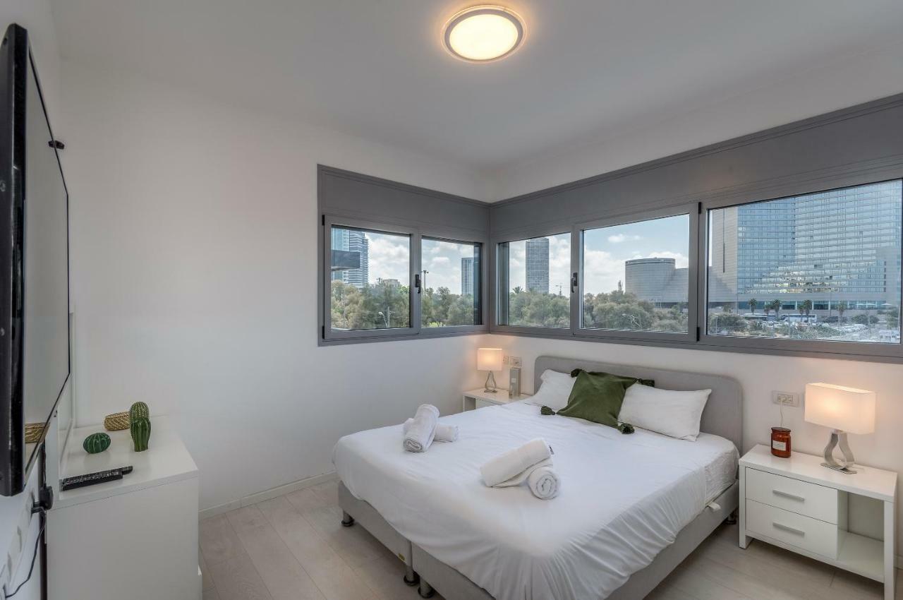Beautiful Sunny 3 Bedrooms In Font Of The Beach Tel Aviv Eksteriør billede