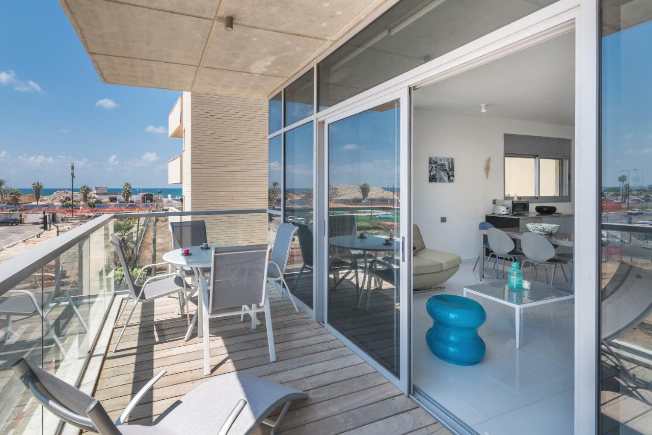 Beautiful Sunny 3 Bedrooms In Font Of The Beach Tel Aviv Eksteriør billede