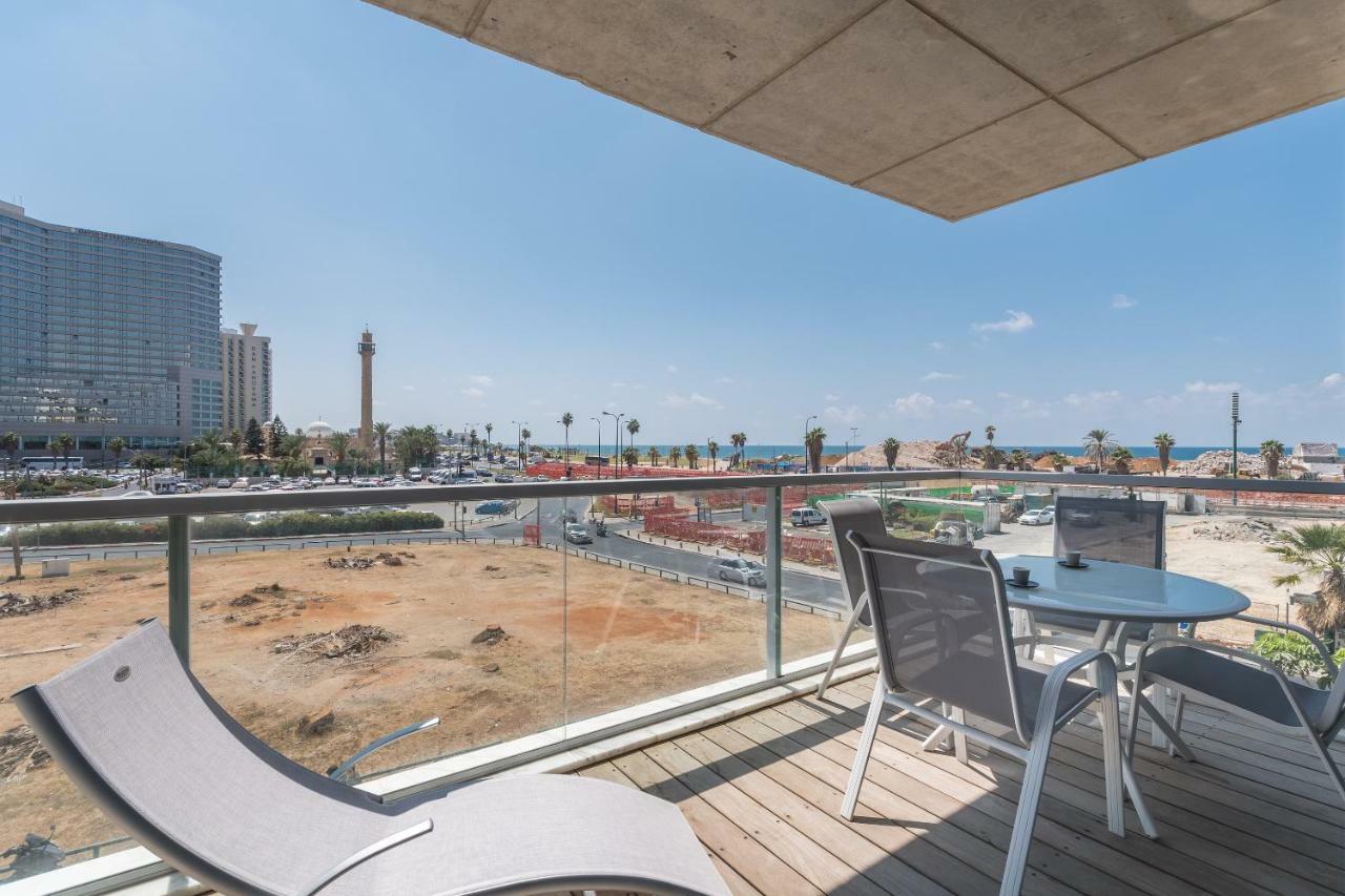 Beautiful Sunny 3 Bedrooms In Font Of The Beach Tel Aviv Eksteriør billede